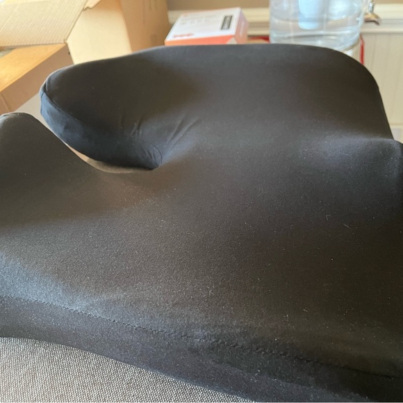 Like New Cushion Lab Patented Pressure Relief Seat Cushion - Picture 4 of 7
